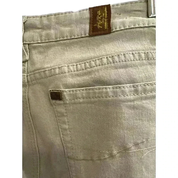 Aura From Women at Wrangler Short Rise Tan Jeans, Size 8P Tall, Pre-Owned - Picture 9 of 12